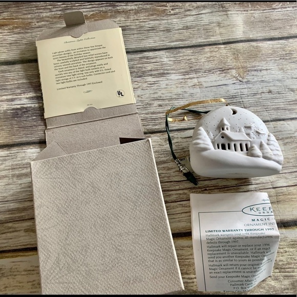 🌿HALLMARK PEACEFUL VILLAGE ORNAMENT - Picture 3 of 7